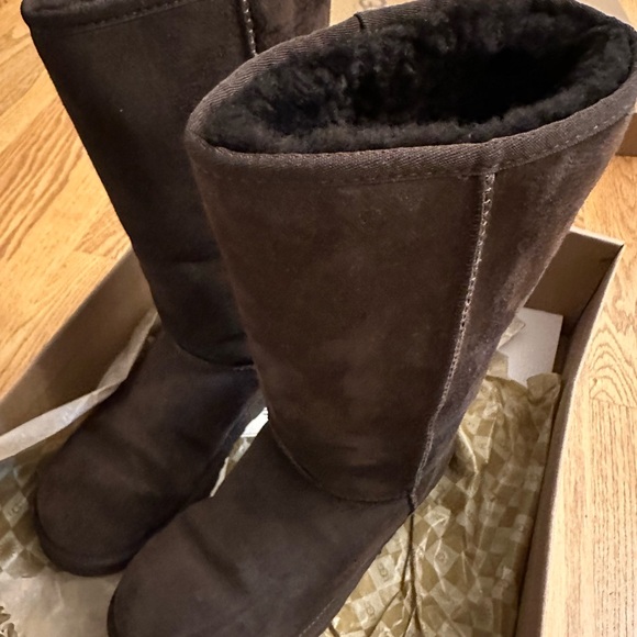 UGG classic tall boot in choco - Picture 6 of 6